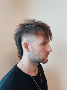 Men Mullet, Shag Mullet, Punk Haircut, Mullet Fade, Monochrome Makeup Look, Mullet Haircut