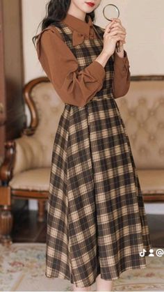 Girly Dark Academia Fashion, Grey Plaid Dress Outfit, Girly Dark Academia Outfits, Dark Academia Vintage Outfit, Dark Academia Cottagecore Outfit, Sarafon Style, Dark Academia Outfit Dress, Dark Academia Outfit Spring, Plaid Pinafore Dress