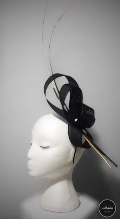 Tocados #invitada #bodas African Hats, Couture Hats, Crazy Hats, Flower Fascinator, Hair Adornments