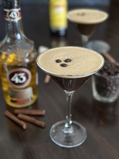 Espresso Liqueur Recipe, Esspresso Martini, Easy Espresso Martini, Easy Espresso, Espresso Vodka, Spanish Coffee, Chocolate Shots, Espresso Martini Recipe, Chocolate Martini