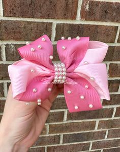 Add a pop of color and elegance to any hairstyle with our Double Pink Pearl Ribbon Bow. The hot pink and light pink ribbons are perfectly tied together with a delicate pearl accent. Perfect for any occasion, this bow will make you stand out with style and charm. • Alligator style clip Flower Girl Outfits, Strawberry Outfit, Gold Hair Bow, Pearl Ribbon, Tulle Bow, Tulle Bows, Birthday Party Outfits, Cool Colors, Pink Bows