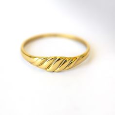 Plan Gold Rings For Women, Gold Ring Without Stone, Golden Rings Design For Women, Daily Wear Gold Rings For Women, Gold Ring Design, Gold Jewelry Prom, Gold Dome Ring, Croissant Ring, Today Gold Rate