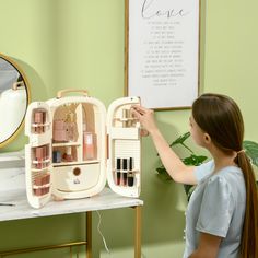 Despite their seemingly unnecessary nature, cosmetic fridge actually come in quite handy in a variety of ways. The most effective way to wake up your skin in the morning with the face mask, moisturizer, serum, and eye creams in the beauty fridge. Storing your skincare, face masks, gel, sprays, and makeup in this mini fridge, so you know they are in good condition. If your skincares get cold, that's okay because this makeup fridge has heating too. Things like this make life a little brighter. Cute Skincare Fridge, Mini Fridge In Bedroom Aesthetic, Skin Care Fridge Cheap, Cosmetic Fridge, Mini Fridge Face Care, Bedside Vanity, Mini Skincare Fridge, Skin Care Fridge, Mini Fridge Cosmetics