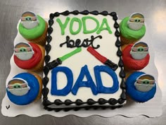 a birthday cake with the words yoda best dad on it