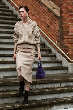 AUTUMN COLLECTION 2018 PREFER "THE TOWN" | Lookbook WOMEN Women - BAYCREW'S STORE Purple Bag Outfit, Night Outfits Winter, Trend Outfits, Winter Date Night, Dinner Party Outfits, Winter Date Night Outfits, Boots Ideas, Date Night Outfits, Bag Outfit