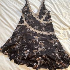 Https://Www.Freepeople.Com/Shop/Slip-My-Mind-Printed-Trapeze/?Color=009&Countrycode=Us&Gclid=Cj0kcqjwgugybhdrarisahgrm49shg1jzrkbxkar1zo-H8dq-Xuewt7stfpgrvgjnabiltnddv3tzq4aanuxealw_wcb&Gclsrc=Aw.Ds&Inventorycountry=Us&Size=S&Utm_kxconfid=Vx6ro62gj&Type=Regular&Quantity=1 Here’s The Link To The Item On Fp’s Website. Super Cute Slip Dress! Black Spring Slip Dress For Sleep, Black Lace Trim Sleepwear For Spring, Cute Slip Dress, Lounge Wear Dress, Black Lace Mini Dress, Beach Mini Dress, Free People Mini Dress, Lace Trim Dress, Boho Mini Dress