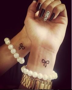 small bow tattoo Small Bow Tattoos, Tattoos On Wrist, Small Bow Tattoo, Bow Tattoos, Small Girly Tattoos, Tattoo Trend, Bow Tattoo, Small Tattoos Simple