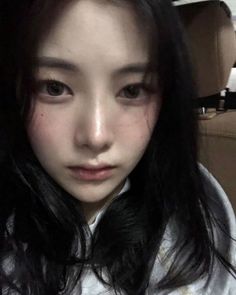 V Shape Face, Aesthetic Atmosphere, Unique Makeup, Asian Eyes, Asian Eye Makeup, Korean Hairstyle, Cute Makeup