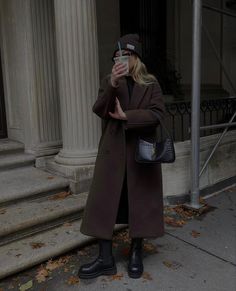 Dark Brown Coat Outfit, Brown Wool Coat Outfit, Brown Coat Outfit, Wool Coat Outfit, Outfits Professional, Classy Pants, Brown Wool Coat, Professional Workwear, Interview Outfits