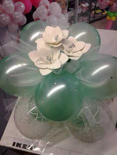 balloons and flowers are on display in a store