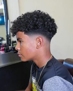 Mixed Boys Haircuts, Low Fade Curly Hair, Boys Haircuts Curly Hair, Boys Curly Haircuts, Fade Haircut Curly Hair, Men's Curly Hairstyles, Haircut Selfie