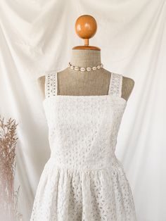 Feminine Lace Dress With Square Neck For Wedding, Chic Lace Dress With Square Neck, Sleeveless Lace Dress For Summer Wedding, Summer Garden Party Dress With Lace Bodice, Sleeveless Lace Dress For Summer Bridesmaid, Summer Square Neck Lace Dress With Lace Patchwork, Summer Sleeveless Lace Bridesmaid Dress, Sleeveless Lace Bridesmaid Dress For Summer, Square Neck Lace Dress With Lace Trim For Summer