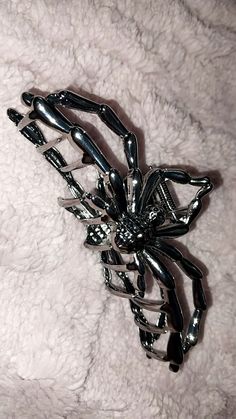 Metal spider claw clip Spider Claw Clip, Whimsigothic Outfits, Metal Spider, Dream Vanity, Dream Things, Goth Hair, Chique Outfits, Halloween Hair