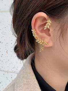 Ear Piercings Aesthetic, Full Ear Earrings, Piercings Aesthetic, Gold Ear Cuffs, Jóias Body Chains, Gold Ear Cuff