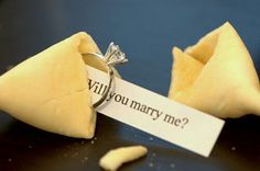 ¡Coff, Coff! Yo sólo digo que estaría increíble. Marriage Proposal Videos, Best Marriage Proposals, Faire Son Budget, Proposal Videos, Wedding Ring Photography, Marriage Ideas, Ring Photography, Perfect Proposal