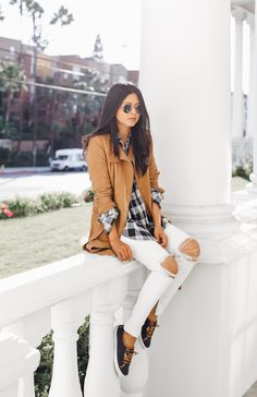 Sperry Outfit, Sheryl Luke, Swag Dress, White Jeans Outfit, White Distressed Jeans, Island Fashion, Shoes Diy, Cute Fall Outfits, Style Accessories