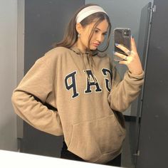 Pullover Hoodie Outfit, Doudoune The North Face, Gap Outfits, Gap Hoodie, Trik Fotografi, Hoodie Outfit, Mode Inspo, Aesthetic Outfits