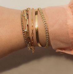 Gold Bracelets Stacked, Gold Aesthetic, Jewelry Lookbook, Gold Jewelry Indian, Stacked Jewelry, Fancy Jewelry, Silver Accessories, Gold Accessories