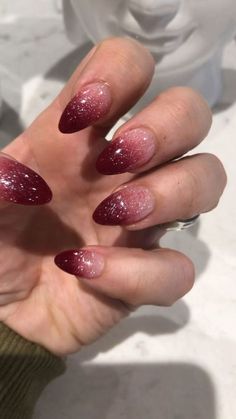 Ombre Gel Nails, Red Ombre Nails, Santa Nails, Maroon Nails, Ombre Nails Glitter, Easy Nails, Nail Art Ombre, Burgundy Nails