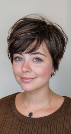 Curtain bangs add a touch of sophistication to these 24 stunning short hairstyles. Explore sleek bobs, tousled pixies, and layered lobs to find your perfect match. Alice Haircut, Short Hair And Curtain Bangs, Sassy Short Hair, Curtain Bangs Ideas, Bangs Ideas, Chic Short Hair, Cool Short Hairstyles, Bob Haircut For Fine Hair