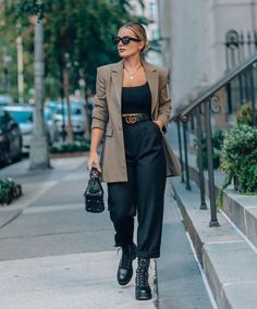 Stile Casual Chic, Classy Business Outfits, Corporate Attire, Stylish Work Outfits, Mode Inspo, Blazer Outfits, Edgy Outfits