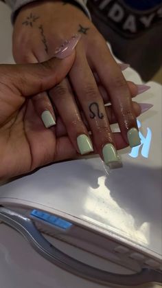 Leo Finger Tattoo, One Color Acrylics, Summer Nails Black Women, Trending Nail Colors, Nail Colors And Designs, Future Nails, Overlay Nails, Drip Nails, Finger Tattoo