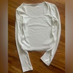 Great Condition Never Worn Brandy Melville Tops Long Sleeve, Brandy Melville Winter, Brandy Clothes, Brandi Melville, White Long Sleeve Tops, Tops Brandy Melville, Cozy Clothes