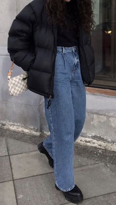 Big Puffer Jacket Outfit, Puffer Outfit, Baggy Outfit Ideas, Puffer Jacket Outfit, Winter Outfits Warm, Japan Outfit, High Fashion Outfits, Fashionista Clothes