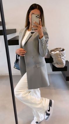 Blazer Outfits For Women Sneakers, Professional Work Outfit, Cute Work Outfits, Outfit Chic, Wardrobe Tips