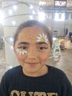 Face Paint Ideas For Kids Easy, Face Paint Flowers Easy, Flower Makeup Looks Easy, Super Simple Face Paint, Simple Flower Face Paint, Easy Beginner Face Painting, Face Painting Ideas For Kids Butterfly, Easy Cute Face Painting, Halloween Face Paint Kids Easy