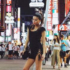 ❌ #Tokyo #Japan #shibuya ❤️ W/ @nakdfashion Japan Shibuya, Kobe Japan, National Park Road Trip, Japan Travel Guide, Travel Japan, Halloween Costumes Friends, Spring Capsule Wardrobe