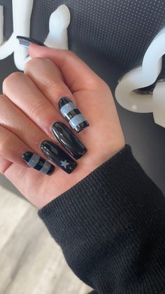 Black Easy Nails, Cute Square Nails Long, Emo French Tip Nails, Short Nail Designs Grunge, Black Cute Nails, Y2k Black Nails, Grunge Nail Designs, Black Emo Nails, Y2k Nails Black