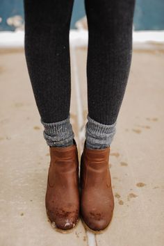 Winter Skirts - Imgur Ankle Boots With Leggings, How To Wear Ankle Boots, Leggings And Socks, Boating Outfit, Winter Mode, Looks Street Style, Fashion Mode, Looks Style, Fall Winter Outfits