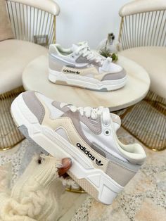 Sneaker Outfits Women, Trendy Shoes Sneakers, Pretty Shoes Sneakers, Jordan Shoes Retro, All Nike Shoes, Nike Air Shoes, Loafer Shoes Women