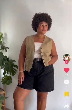 Long Pleated Shorts Outfit, Jorts Outfit Plussize, Oversize Shorts Outfit, Androgynous Fashion Summer, Mid Size Outfits Summer, Mid Size Outfits, Look Plus Size, Stylish Work Attire, Summer Lookbook