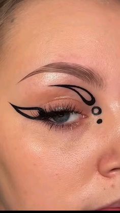 Abstract Eyeliner, Artsy Makeup, Makeup Face Charts, Work Makeup, Graphic Eyeliner