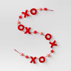 the letters xo and o are spelled with beads