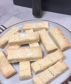 there are many crackers on the plate ready to be eaten for lunch or dessert