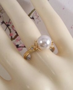 Vintage Jewellery Yellow Gold Ring With White Pearl and - Etsy Elegant Crystal Toe Ring, Elegant Anniversary Toe Rings, Elegant Open Flower Ring For Anniversary, Victorian Open Ring Jewelry For Anniversary, Vintage Formal Jewelry With Ring Detail, Vintage Jewelry With Ring Detail For Formal Occasions, Formal Pearl Ring, Elegant Gold Flower Ring With Round Band, Elegant Formal Toe Ring Jewelry