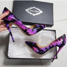 Louis Vuitton High Heels, Cute Shoes Heels, Shoes Heels Classy, Heart Shoes, Classy Shoes, Shoes Too Big, Hot Heels, Fancy Shoes