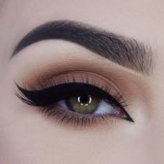 Cut Crease Makeup Tutorial, Mekap Mata, Cut Crease Makeup, Basic Makeup, Makijaż Smokey Eye, Artist Palette, Makeup Geek, Makeup Goals