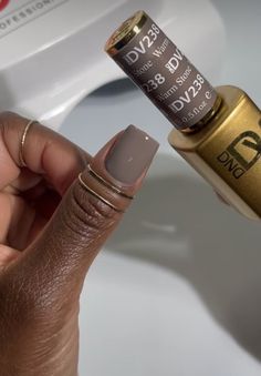 Brown Nude Nails, Dnd Gel Polish, Work Nails, Nails And Toes, Finger Tips, Designs Nail, Fall Nails, Nude Nails