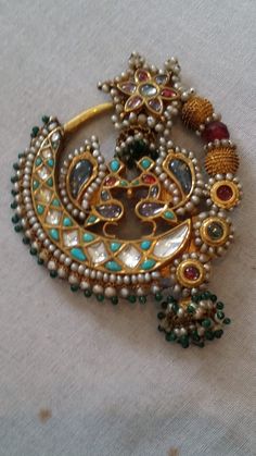 Basra Pearls, Amrapali Jewels, Vintage Indian Jewelry, Gold Jewelry Prom, Rajputi Jewellery, Bridal Jewelry Sets Brides, Bridal Jewellery Inspiration, Nose Pins, Modern Gold Jewelry