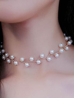 Diy Pearl Jewelry, Cheap Trendy Jewelry, White Choker Necklace, White Choker, Pearl Necklace Designs, Pearl Necklaces, Pearl Choker Necklace, Gold Necklace Set, Pearl Gemstone