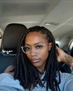 A minimalist look featuring side-parted, medium-length locs, perfect for a professional or casual vibe. The style is complemented by clear-framed glasses for added sophistication. #SidePartLocs #MinimalLocs #ProtectiveLocStyles #NaturalHairBeauty #ClassicLocStyles Locs With Brown Tips, Thick Curly Locs, Locs Low Bun, Locs Side Part, Locs With Glasses, Dreadlock Styles For Women Black Locs Dreads, Locs With Shells, Edges With Locs, Neck Length Locs