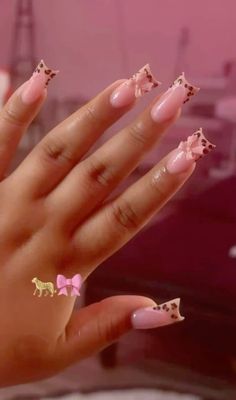 - 𝗳𝗼𝗹𝗹𝗼𝘄 𝟰 𝗺𝗼𝗿𝗲 ➚➚➚ Nails With A Lot Of Designs, Birthday Nail Set Ideas Simple, Medium Length Nails With Charms, Short Sets Nails, Nails Ideas Medium Length, Medium Nails With Charms, Pink Nails With Design Ideas, Medium Long Nails Ideas, Medium Nails Acrylic Square