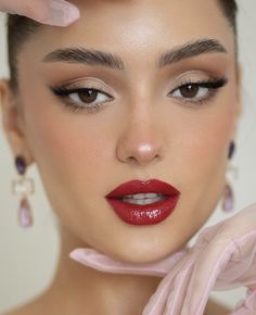 Makeup Bibir, Red Lipstick Makeup Looks, Fall Wedding Makeup, Red Carpet Makeup, Maquillage On Fleek, Classy Makeup, Red Lipstick Makeup