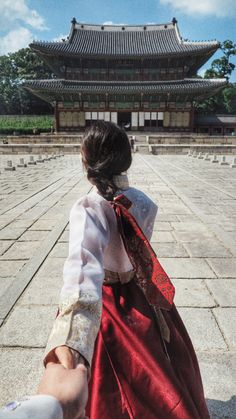 Hanbok Couple Aesthetic, Korean Hanbok Couple, Hanbok Palace, South Korea Hanbok, Couple Hanbok, Korea Palace, Korea Couple, Cozy Travel