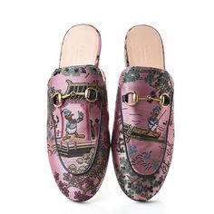 Condition: Brand New With Dust Bags And Box Size: Eu 35 (Us Women’s 5) Rare Jacquard Japanese Duck Princetown Mules In Rosa And Black. These Limited Edition Mules Are Crafted Of A Pink Jacquard Weave, With An Intricately Embroidered Japanese Garden Motif Featuring Disney's Donald Duck. These Are Stylish Mules With A Distinctive Look, Only By Gucci! Mule Loafers, Chinese Temple, Gucci Pumps, Mid Heels Pumps, Shoes Gucci, Black Leather Pumps, Gucci Monogram, Black Leather Loafers, Monogrammed Leather