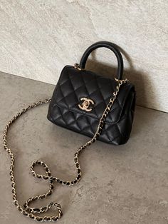 Vintage Chanel Bag, Annie Leblanc, Fancy Things, Bag Obsession, Accessories Cute, Girly Bags, Photography Editorial, Fashion Photography Editorial, In My Bag